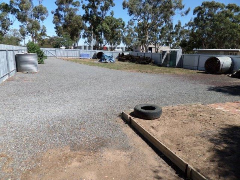 24 Dimboola Road, Warracknabeal VIC 3393