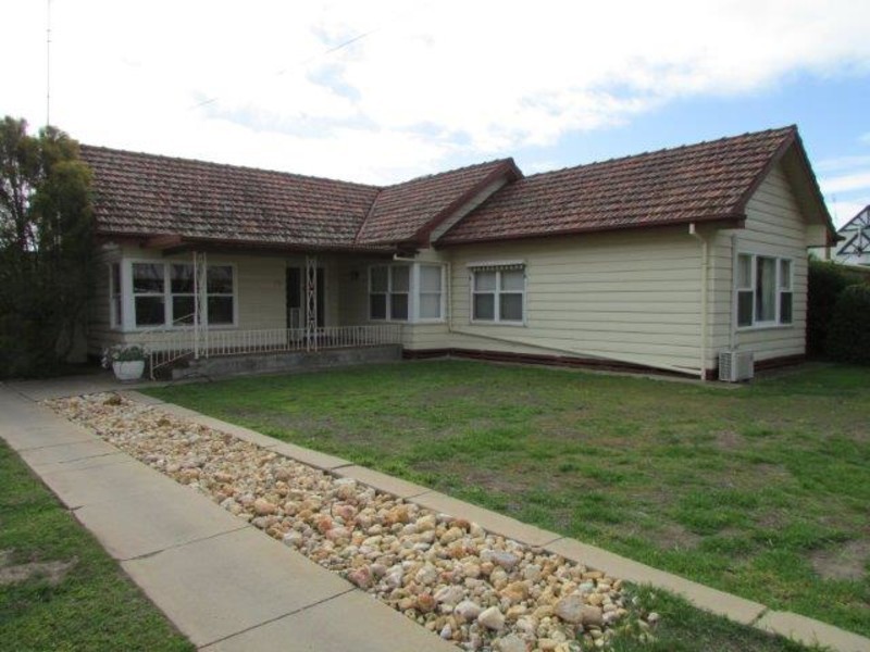 72 Lyle Street, Warracknabeal VIC 3393