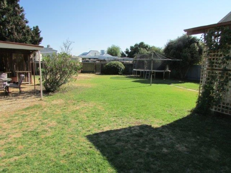 72 Lyle Street, Warracknabeal VIC 3393