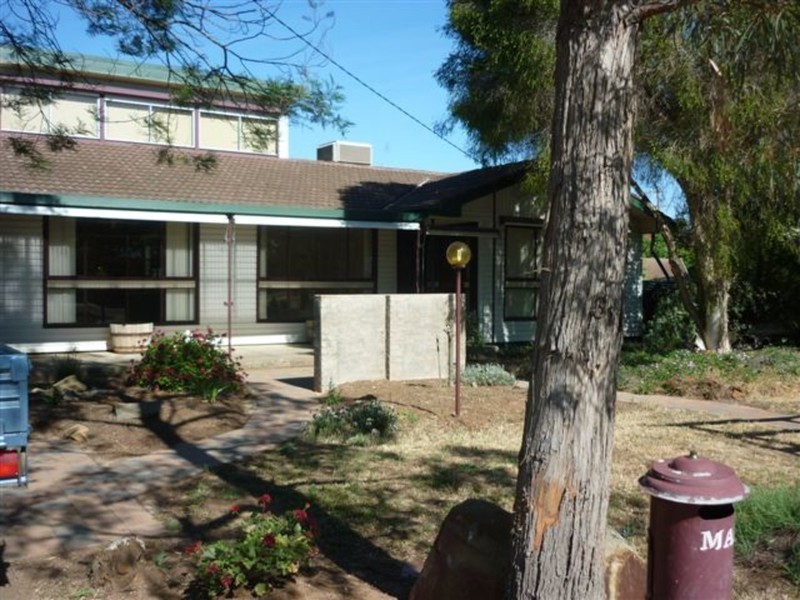 33 McCracken Avenue, Donald VIC 3480