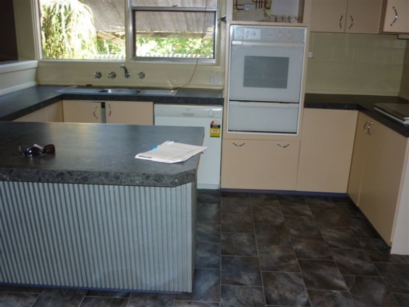 33 McCracken Avenue, Donald VIC 3480