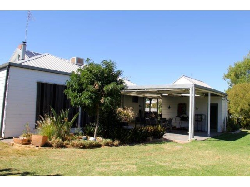 6 Hewitt Street, Warracknabeal VIC 3393