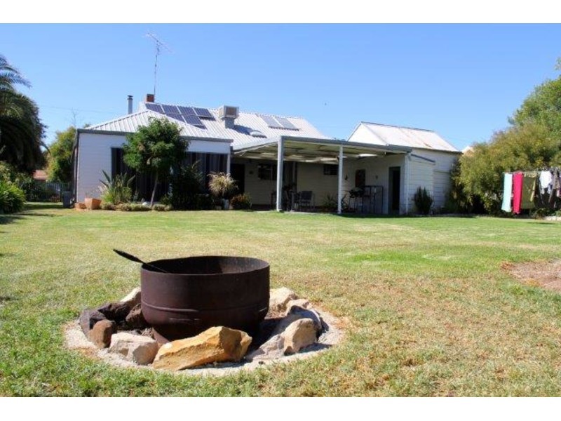 6 Hewitt Street, Warracknabeal VIC 3393