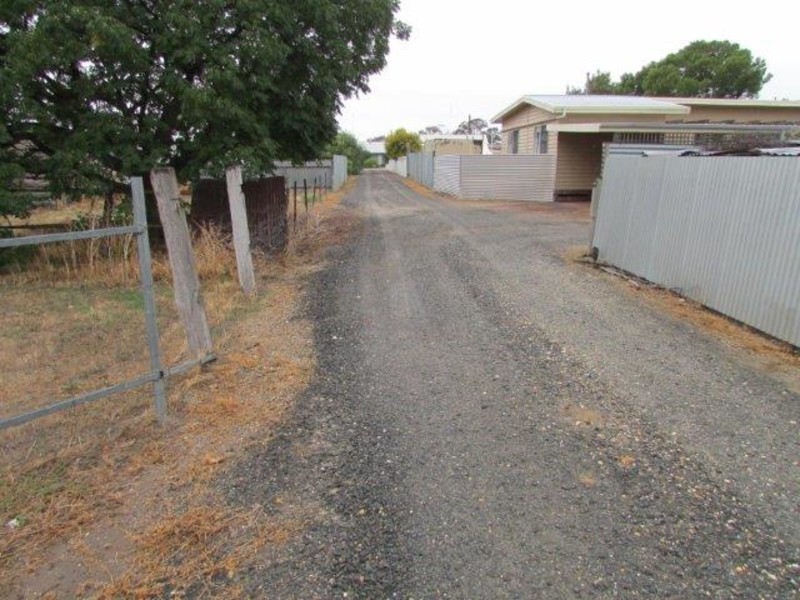 73 Lyle Street, Warracknabeal VIC 3393
