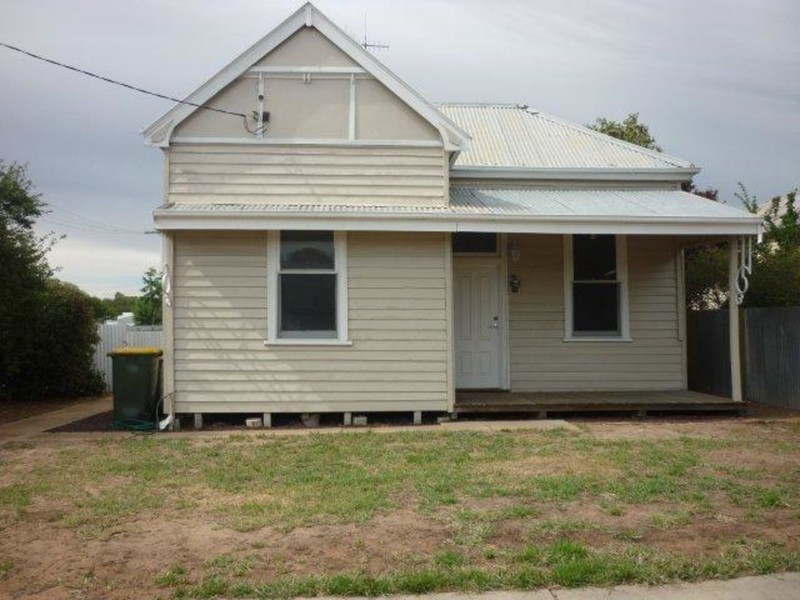 15 Leahy Street, Nhill VIC 3418
