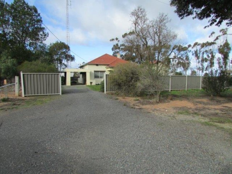 46 Henty Highway, Warracknabeal VIC 3393