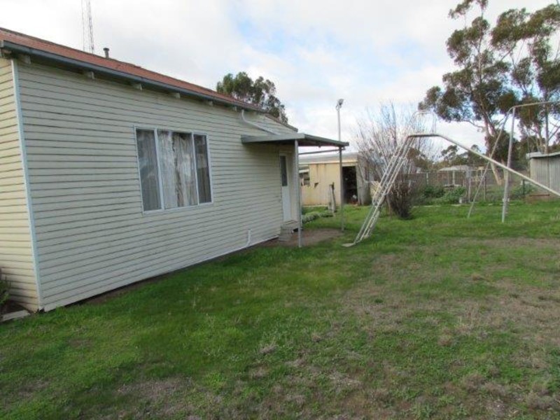 46 Henty Highway, Warracknabeal VIC 3393