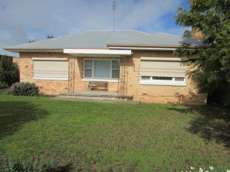 6 Alamein Avenue, Warracknabeal VIC 3393