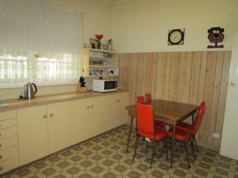 6 Alamein Avenue, Warracknabeal VIC 3393