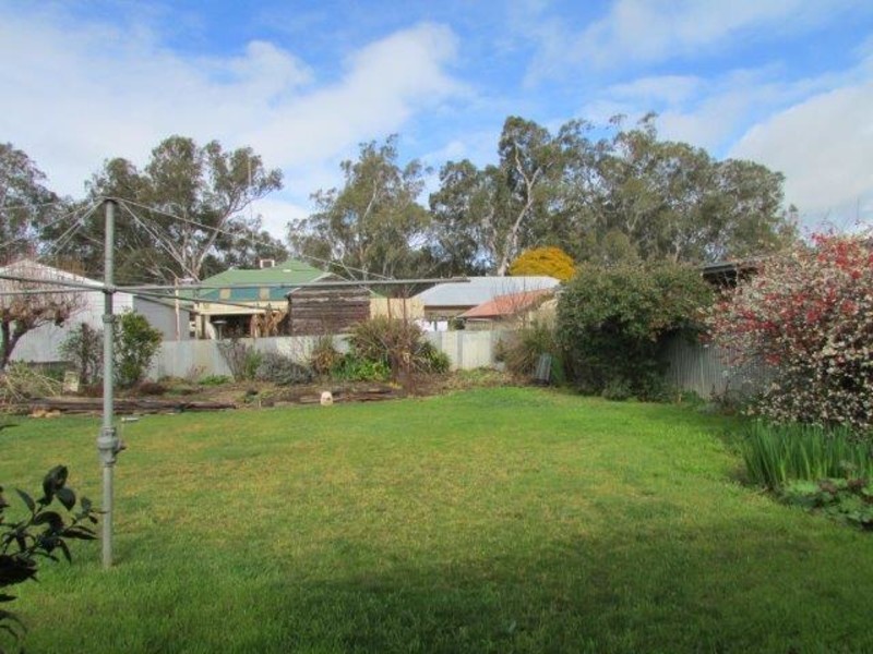 6 Alamein Avenue, Warracknabeal VIC 3393