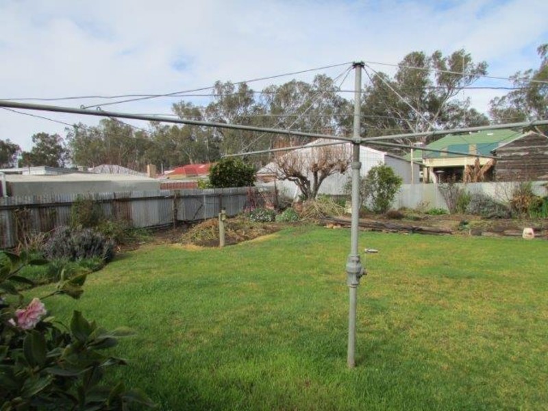 6 Alamein Avenue, Warracknabeal VIC 3393