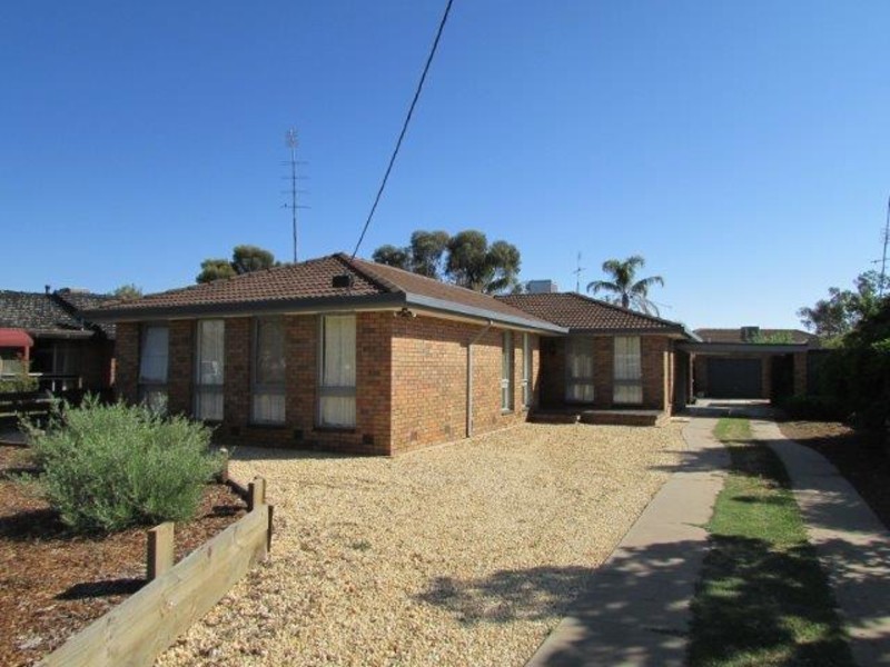 15 Willow Court, Donald VIC 3480