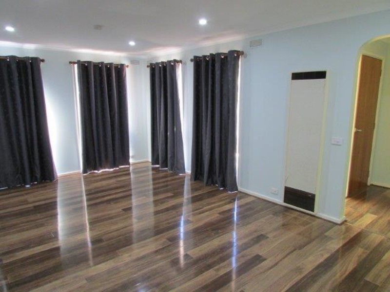 15 Willow Court, Donald VIC 3480