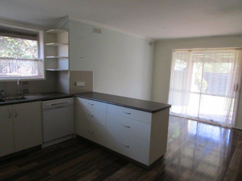 15 Willow Court, Donald VIC 3480