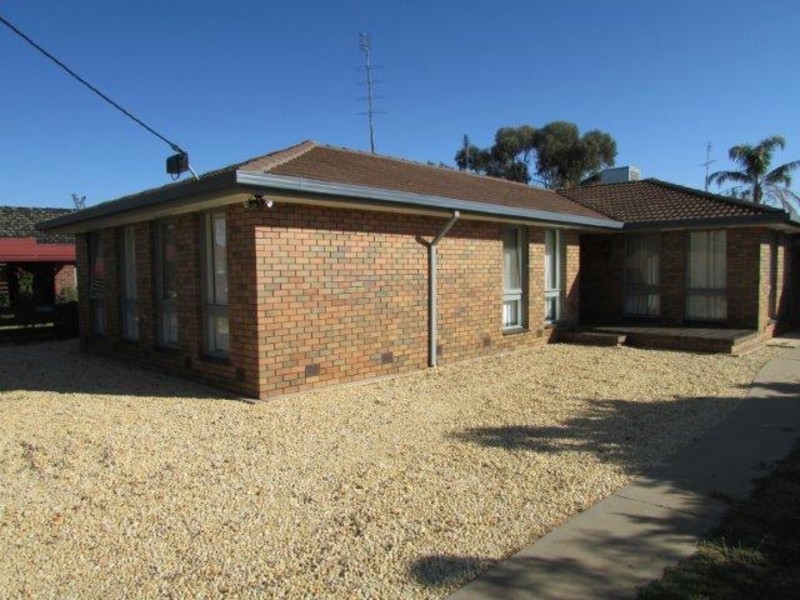 15 Willow Court, Donald VIC 3480