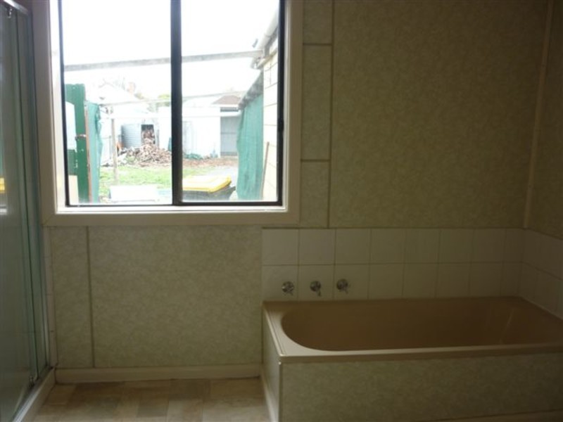 23 Napier Street, Donald VIC 3480