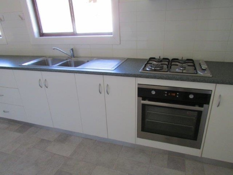 9 Milbourne Street, Warracknabeal VIC 3393