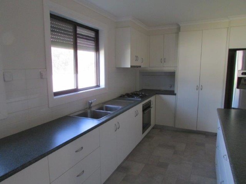 9 Milbourne Street, Warracknabeal VIC 3393