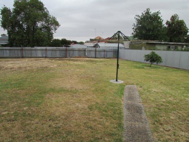 9 Milbourne Street, Warracknabeal VIC 3393
