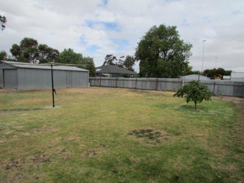 9 Milbourne Street, Warracknabeal VIC 3393
