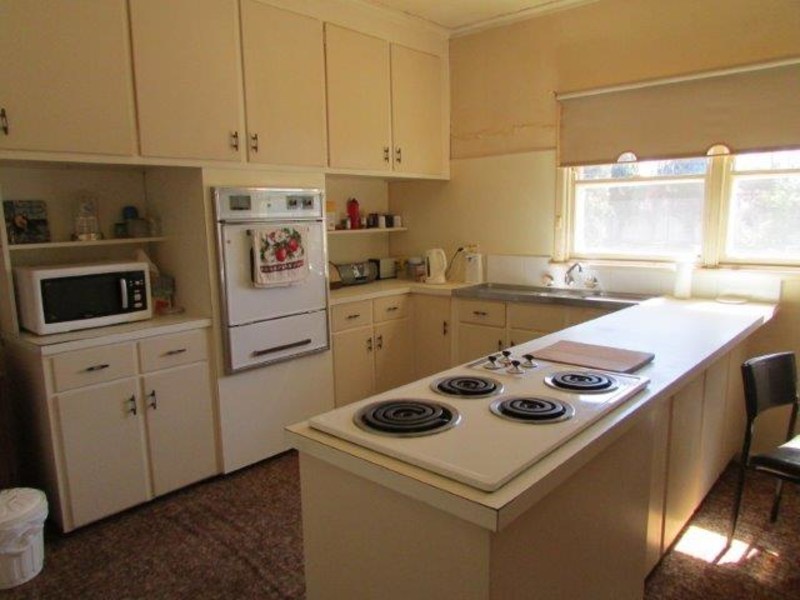 54 Devereux Street, Warracknabeal VIC 3393