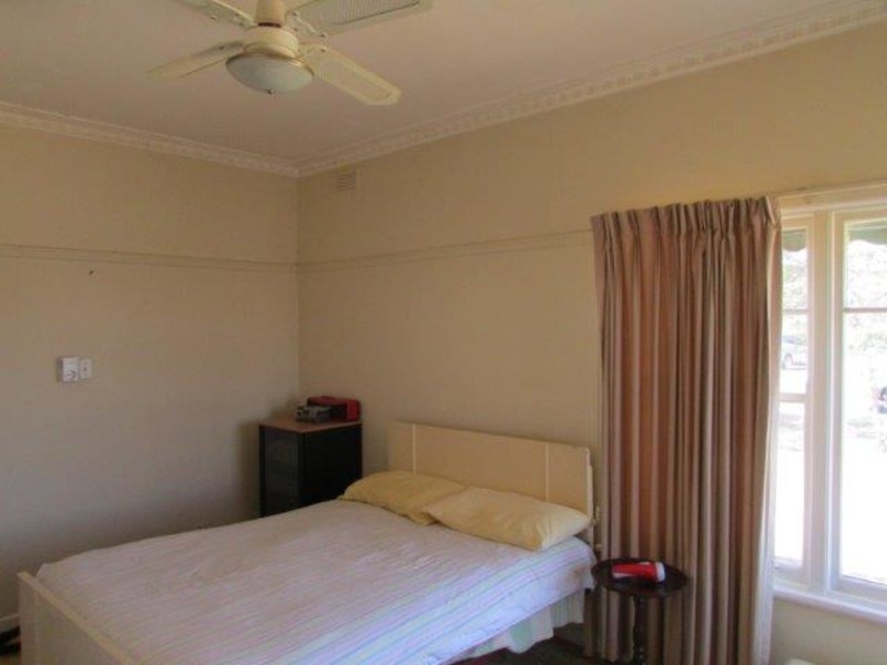 54 Devereux Street, Warracknabeal VIC 3393