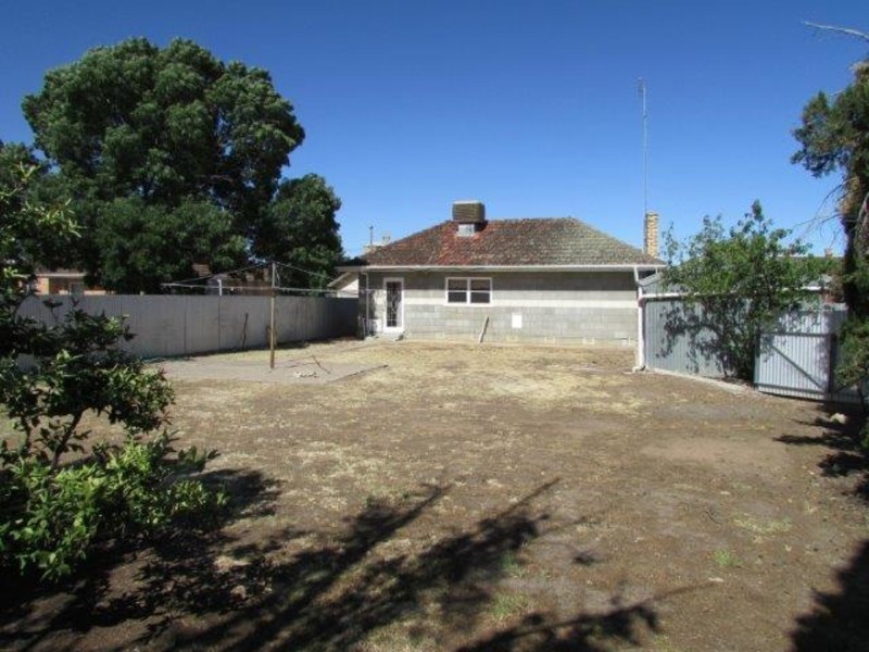 54 Devereux Street, Warracknabeal VIC 3393
