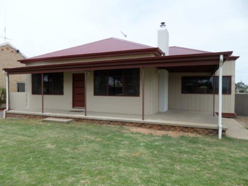 65 Lyle Street, Warracknabeal VIC 3393