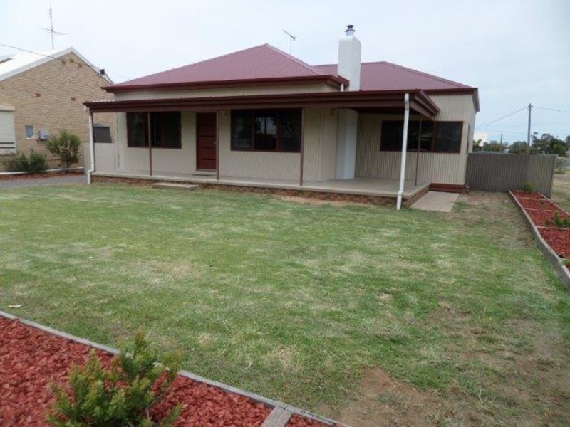 65 Lyle Street, Warracknabeal VIC 3393