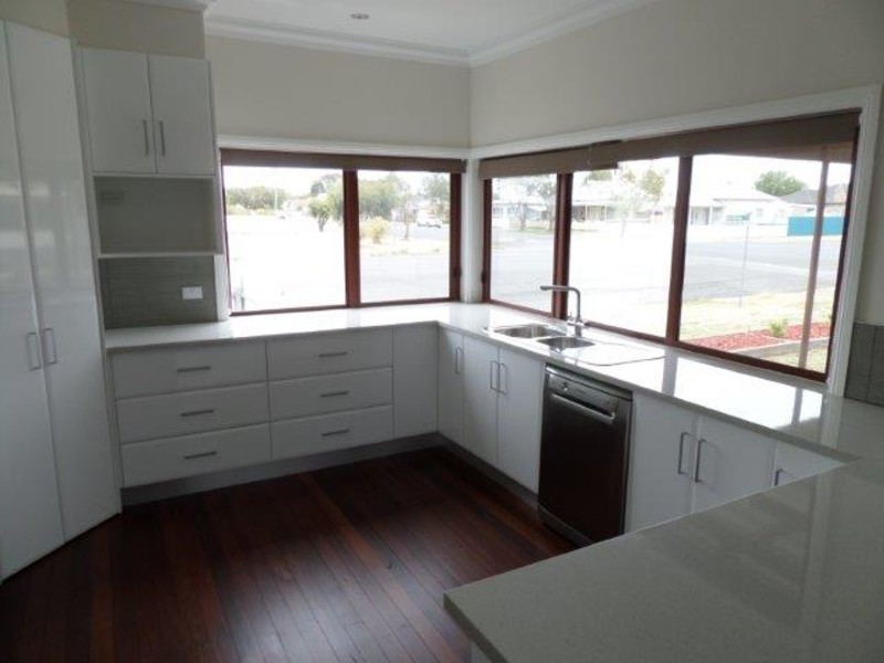 65 Lyle Street, Warracknabeal VIC 3393