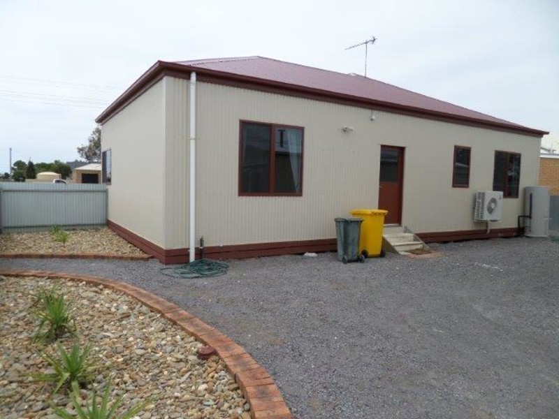 65 Lyle Street, Warracknabeal VIC 3393