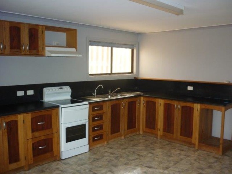 17 Arnold Street, Warracknabeal VIC 3393