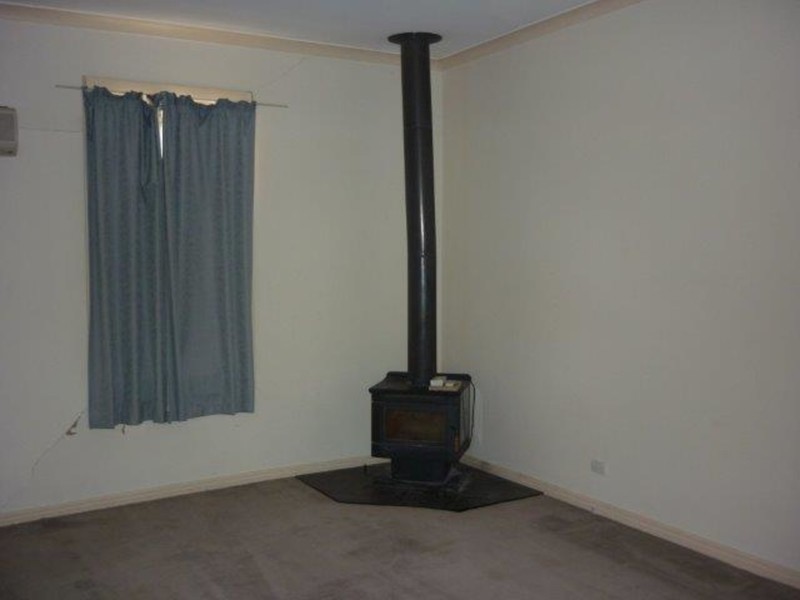 17 Arnold Street, Warracknabeal VIC 3393