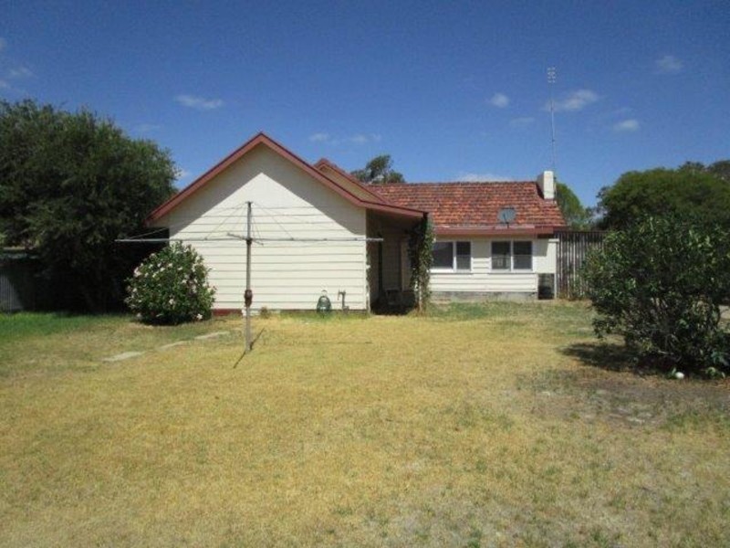 72 Lyle Street, Warracknabeal VIC 3393