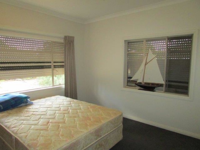 21 Napier Street, Donald VIC 3480