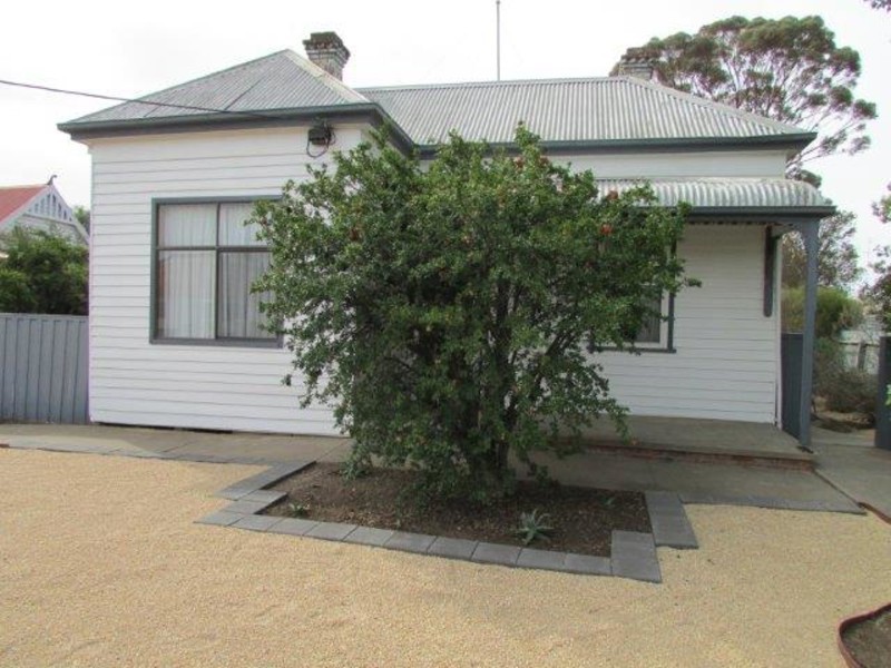 35 Devereux Street, Warracknabeal VIC 3393