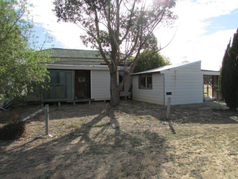 16 Clifford Street, Warracknabeal VIC 3393
