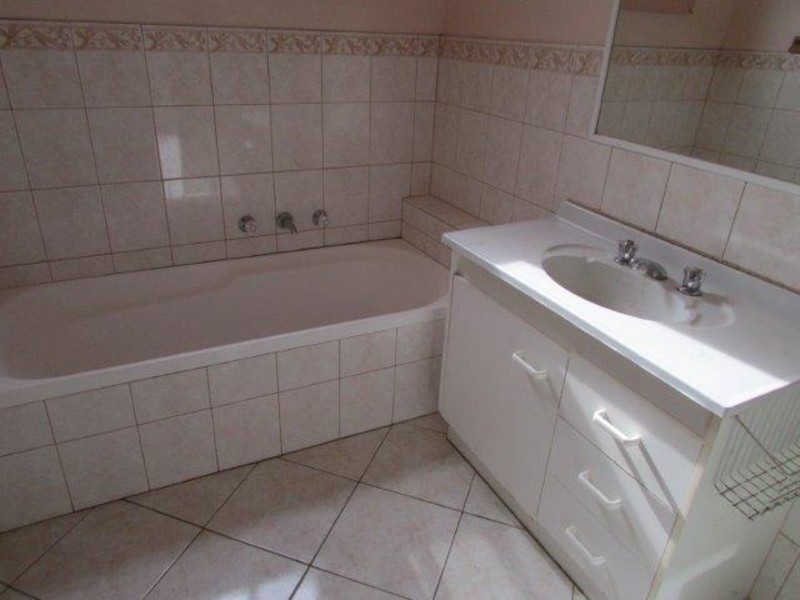 9 Gray Street, Donald VIC 3480