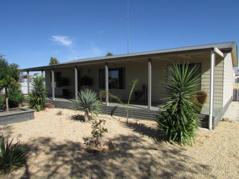 28 Thomas Street, Warracknabeal VIC 3393