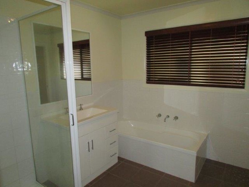 28 Thomas Street, Warracknabeal VIC 3393