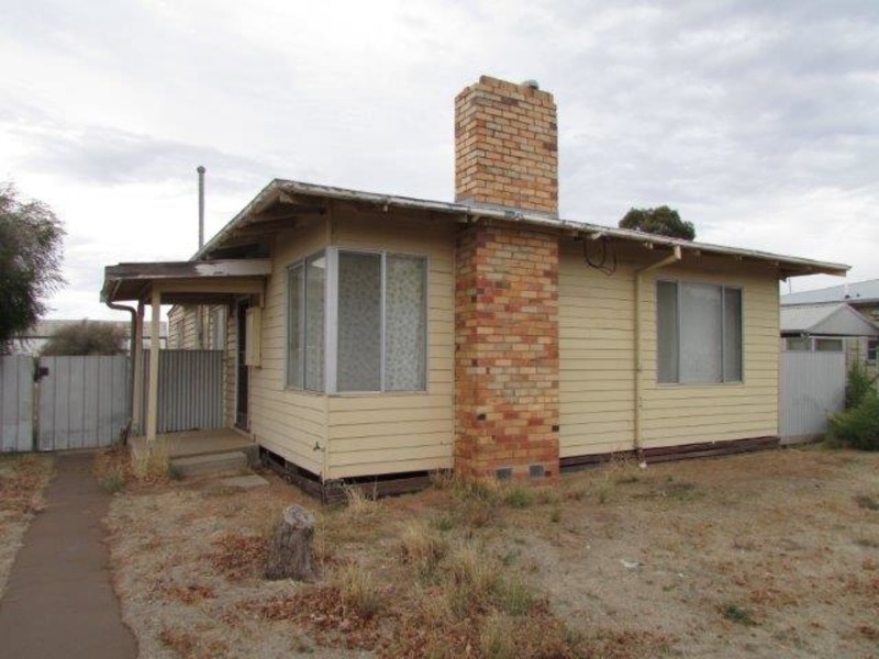 11 Clifford Street, Warracknabeal VIC 3393