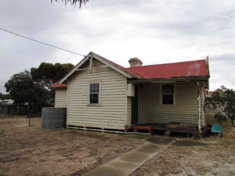 13 Molyneaux Street, Warracknabeal VIC 3393