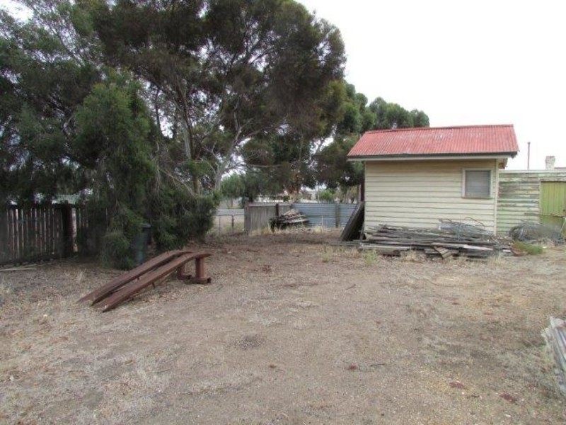 13 Molyneaux Street, Warracknabeal VIC 3393