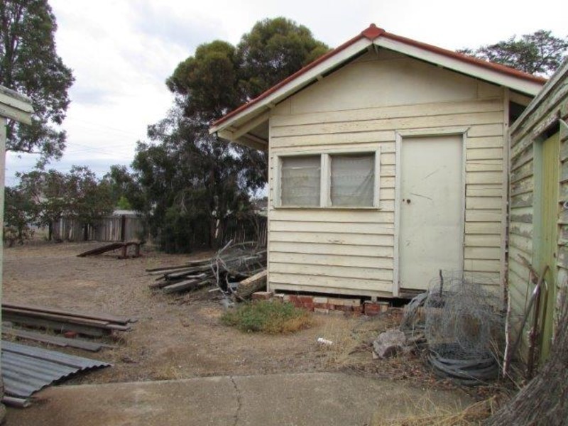 13 Molyneaux Street, Warracknabeal VIC 3393