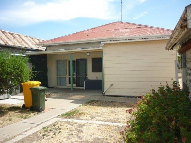 31 Molyneaux Street, Warracknabeal VIC 3393