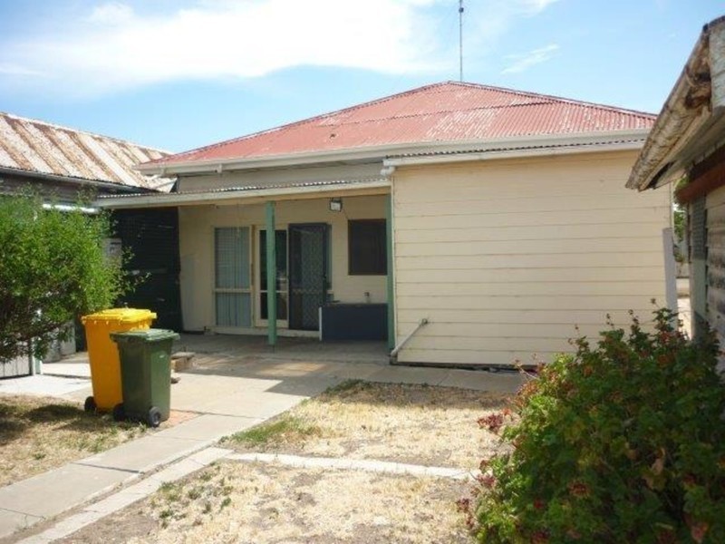 31 Molyneaux Street, Warracknabeal VIC 3393