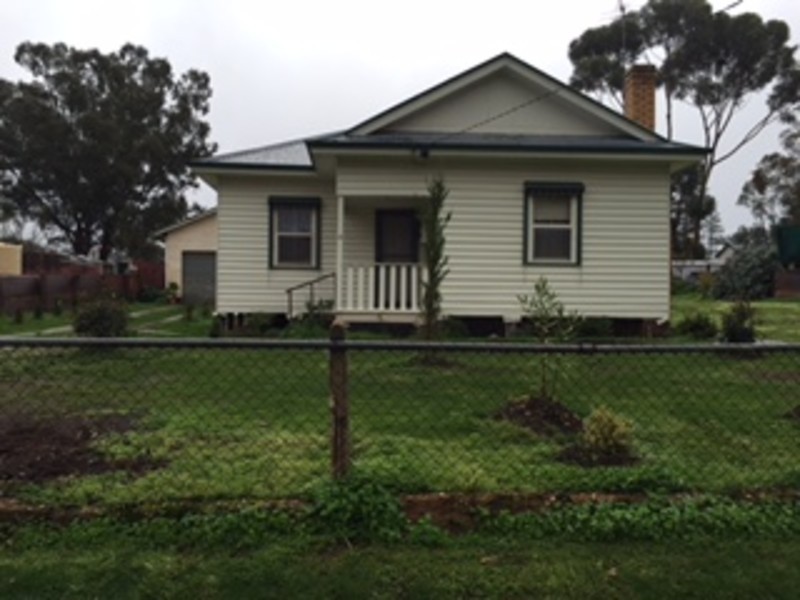 4 Edwards Street, St Arnaud VIC 3478