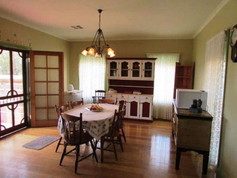 6 McLean Street, Warracknabeal VIC 3393