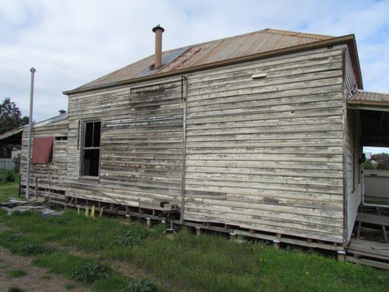 69 Devereux Street, Warracknabeal VIC 3393