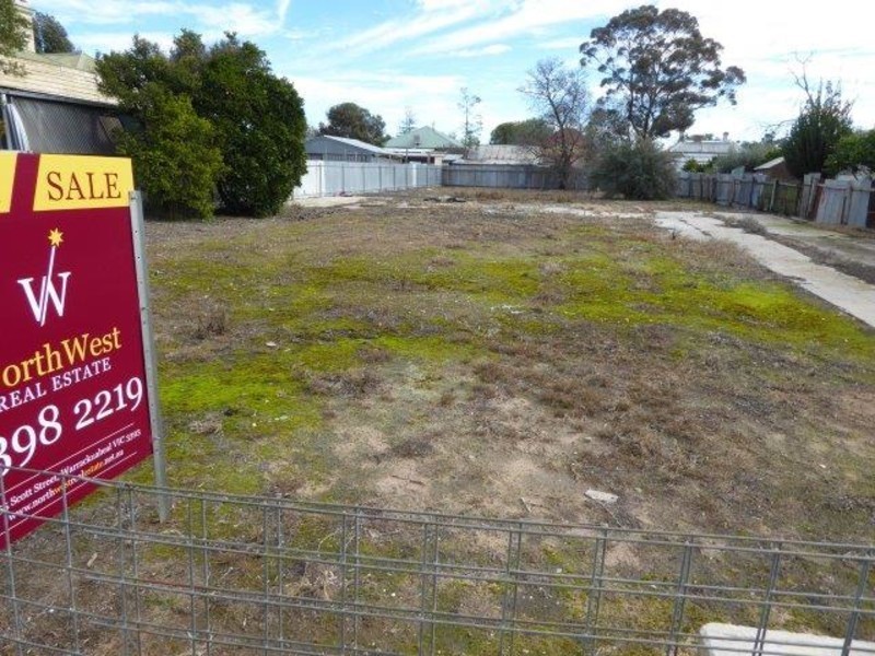 28 Molyneaux Street, Warracknabeal VIC 3393